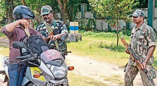 ভোটের মুখে শহরে সক্রিয় কেন্দ্রীয় বাহিনী। 