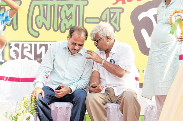 All parties trying to show strength on Sunday campaign