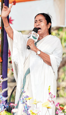 সোনামুখীর সভায় মমতা।ছবি: শুভ্র মিত্র