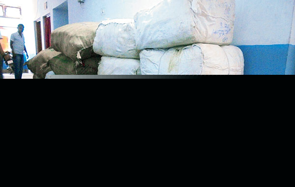 Thieves break wagon, decamp with booty at Nagarakata