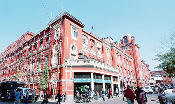 One hand has many jobs, question arises on performance