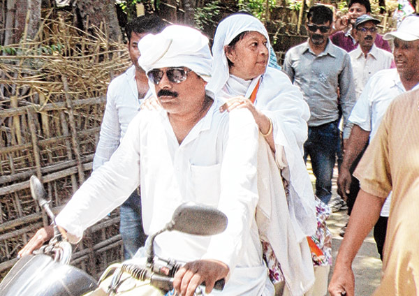 মোটরবাইকে শেহনাজ কাদরি। —নিজস্ব চিত্র।