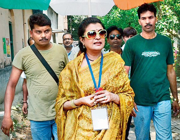 People clapped seeing their Celeb candidate in Raidighi