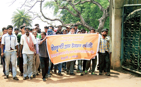 factory's closing down leads to agitation of worker 