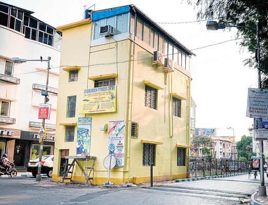 illegal construction at ekdalia blocking road, KMC remains indifferent 