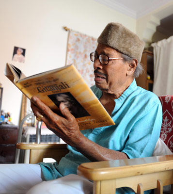 Playback of Manna dey at the age of 91