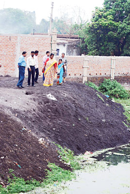 Residents of Raniganj alleged on pond filling