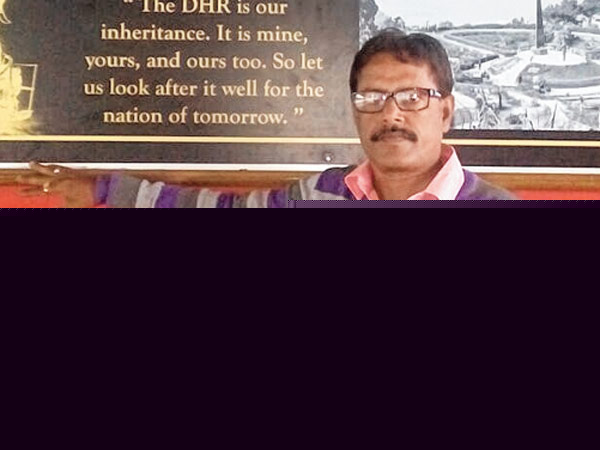 Train stops at a sudden jolt, panicked passengers