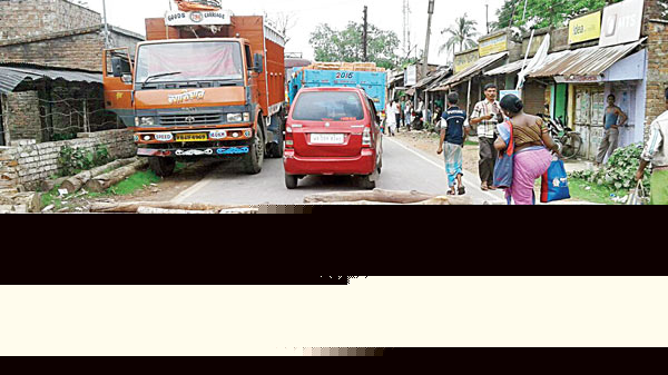 Village dwellers goes on strike for random power cut 