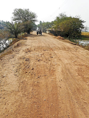 Poor road condition: people in distress