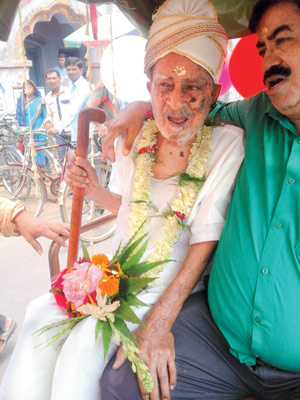 102 years old travels city in new vehicle 