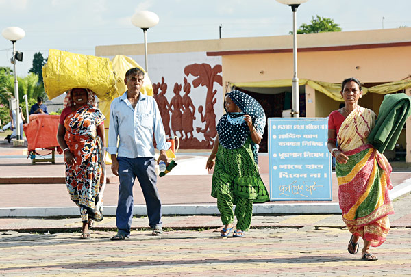 2 handicraft fairs with in 2 days, artist are facing problems