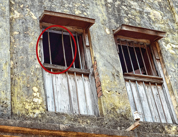 Girl fled away by breaking window of home