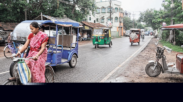 Conflict between Bus drivers and toto drivers: disturbance in hooghly