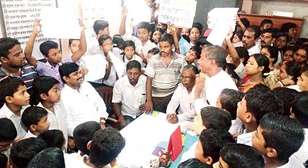 Student plead Teacher not to join any other school 