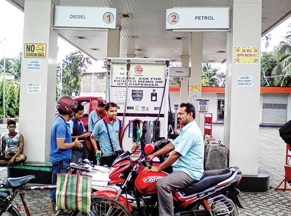 Petrol rendered even after strict rule of 'No Helmet' Policy 