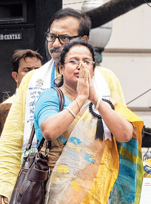 Dipali Biswas joins TMC after leaving behind CPM 
