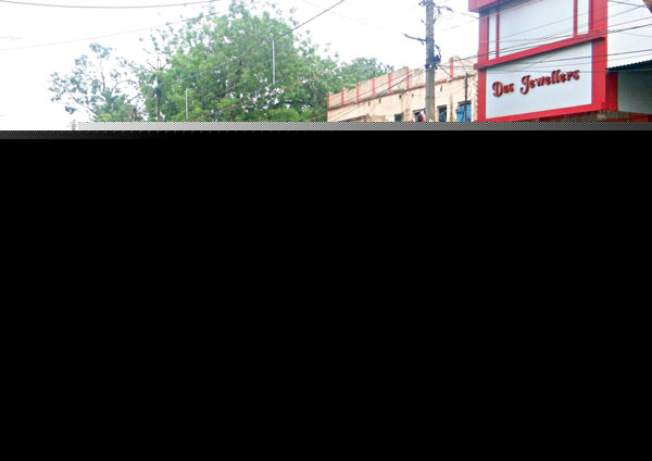 No Traffic Gard, No Divider, many Accidents may occur at Malancha Road