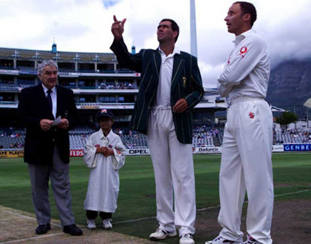 টেস্টে একটি নিয়ম রয়েছে যার নাম ফরফেচার। দুই দলের অধিনায়ক সম্মত হলে একটি করে ইনিংস পুরো ডিক্লেয়ার করতে পারে। ২০০০ সালে টেস্টে দক্ষিণ আফ্রিকা ইংল্যান্ডের বিরুদ্ধে প্রথম দিনে করে ৬ উইকেটে ১৫৫। তিন দিন বৃষ্টি হয়। প্রথম ইনিংসে ২৪৮ রানের পর হ্যান্সি ক্রোনিয়ে ইংল্যান্ডের অধিনায়ক নাসির হুসেনকে ফরফেচারে আবেদন করেন।