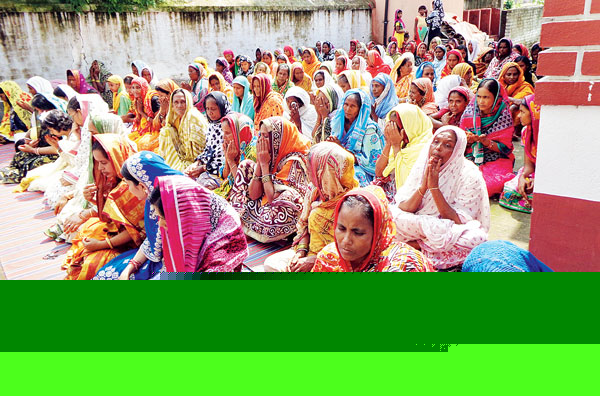 Ladies perform Namaz of a decades