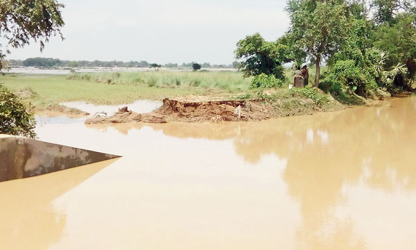 3 dies after wall broken down all of sudden