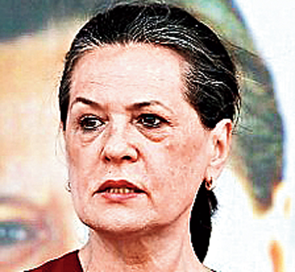 Sonia gandhi returns home after recovery