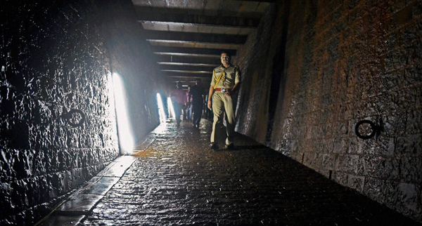 আবিষ্কৃত সেই বাঙ্কার। ছবি: পিটিআই।