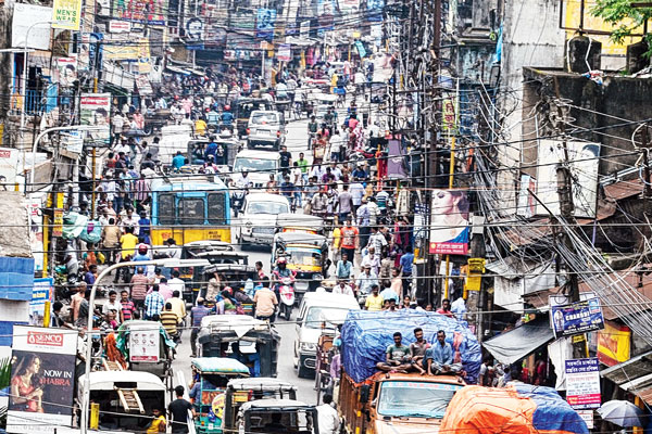 Traffic congestion creates big fuss for pedestrian and passengers