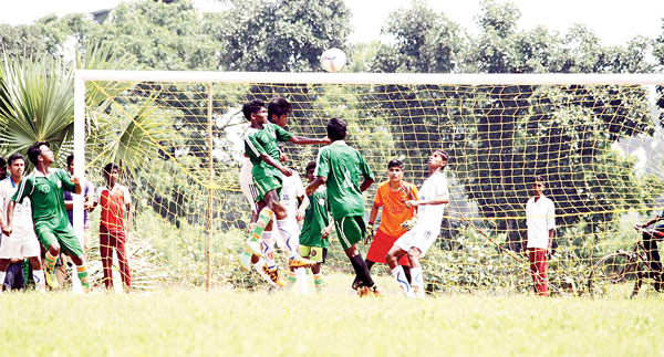 ঘরের মােঠ হার হুড়ার অর্জুনজোড়া হাইস্কুলের। শনিবারের নিজস্ব চিত্র।

