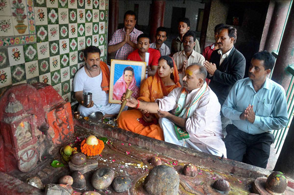 Sonia's condition stable, doctor of shahrukh did her surgery dgtl