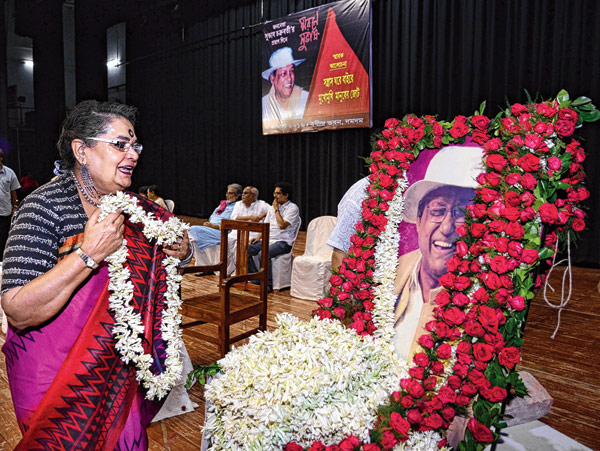 সুভাষ স্মরণে কৌশল সরিয়ে সুর জোটেরই