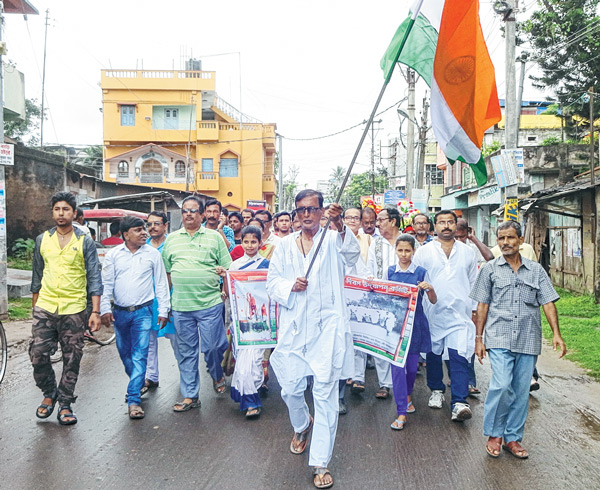 বালুরঘাট দিবসে শহরে মিছিল নাগরিকদের। —অমিত মোহান্ত