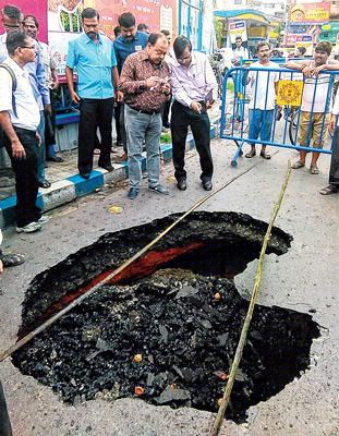 Again landslide in Kolkata street, this time at Golpark