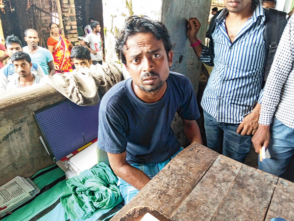 Husband also arrested in police station after meet his murder accused wife