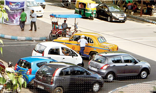 Public suffers in Saltlake due to traffic negligence 