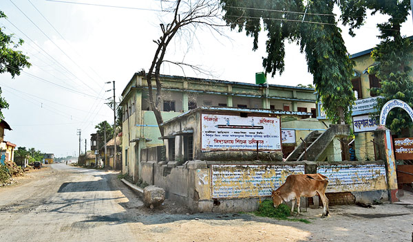 Students appeal to CM for not to demolish their school