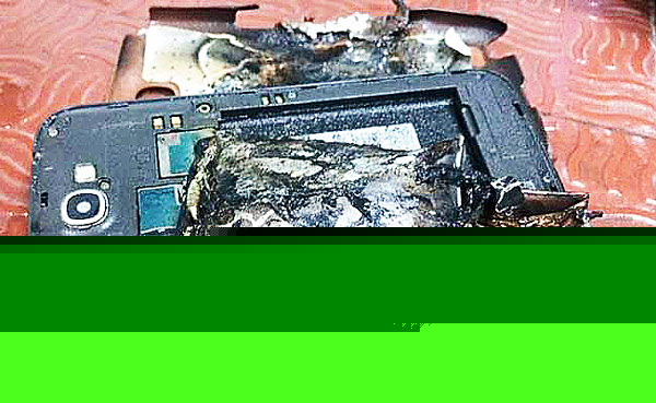 Galaxy Note 2 catches fire on flight to Chennai