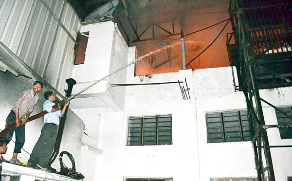 Factory destroyed by sudden fire accident