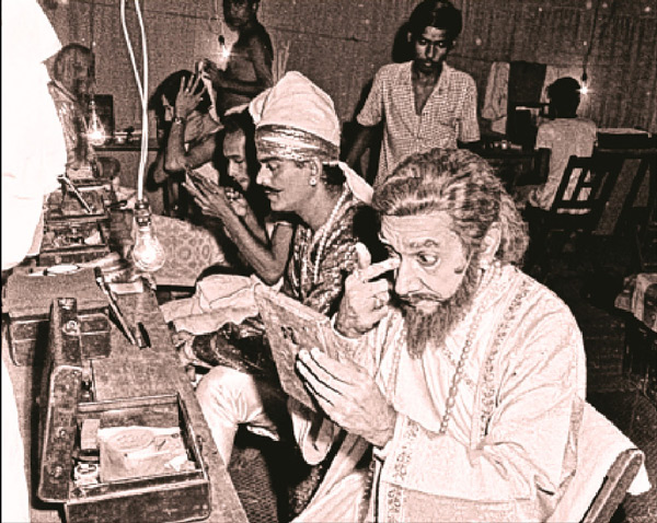 Old tradition of Durgapuja is main attraction at Kundu family at Arambagh