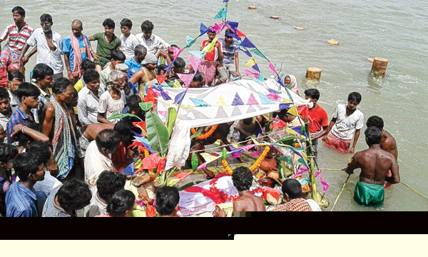 Man 'dies' of snake bite, wakes up mystically