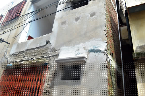 Robbery at elderly person's house, neighbours allegedly accused