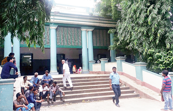 Strike leads to break in service: agitation in people  