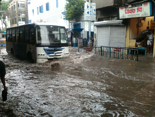 Heavy rains lash kolkata dgtl