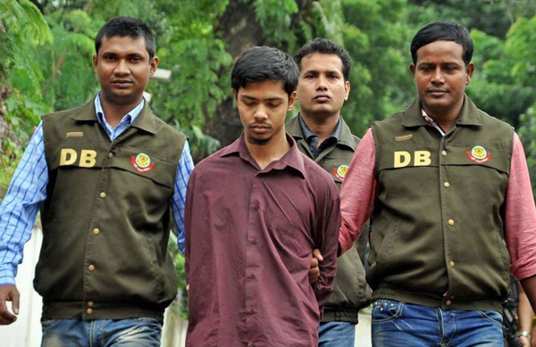 গ্রেফতারের পর রাজু।