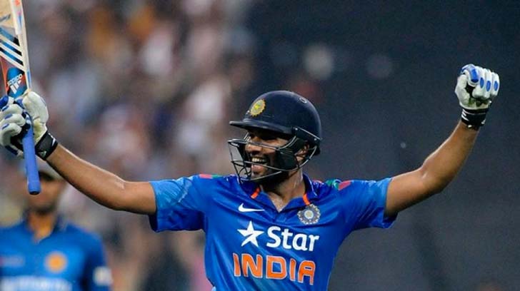 ২০০৭ থেকে ২০১২ পর্যন্ত মিডল অর্ডারে ব্যাট করতে নামা রোহিত শর্মার ব্যাটিং গড় ছিল ৩০.৪, স্ট্রাইক রেট ৭৮। ধোনিই তাঁকে ওপেনার হিসাবে নামান। পরের ৬২ ম্যাচে ওপেনার রোহিতের গড় ৫৬, স্ট্রাইক রেট প্রায় ৯০। ওয়ান ডেতে দু’টি দ্বিশতরানও করেন তিনি।