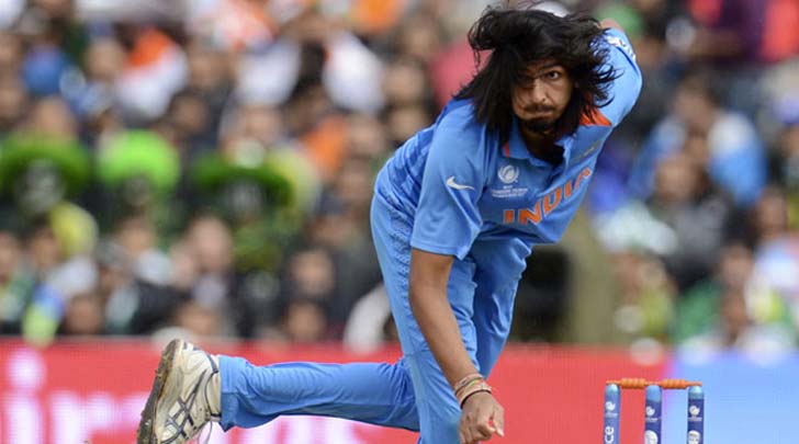 ২০১৪ সালে লর্ডস টেস্টে ৩১৯ রানের লক্ষ্যে ব্যাট করতে নেমে ইংল্যান্ড তখন ১৫৬/৪। নতুন বল নেওয়ার সঙ্গে সঙ্গে কাউন্টার অ্যাটাক শুরু করেন ব্রিটিশ ব্যাটসম্যানরা। প্রথম চার বলে তিন বাউন্ডারির পর ধোনি ইশান্তকে বাউন্সার দিতে বলেন। সেই বাউন্সার অস্ত্রেই লর্ডসে ৯৫ রানে টেস্ট জেতে ভারত।