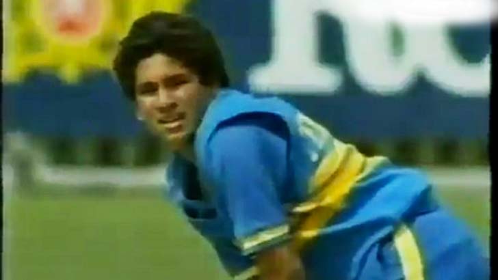 ১৯৯০ - ওয়ানডেতে সচিন তেন্ডুলকরের রানের হাতেখড়ি হয় এই বছরই।