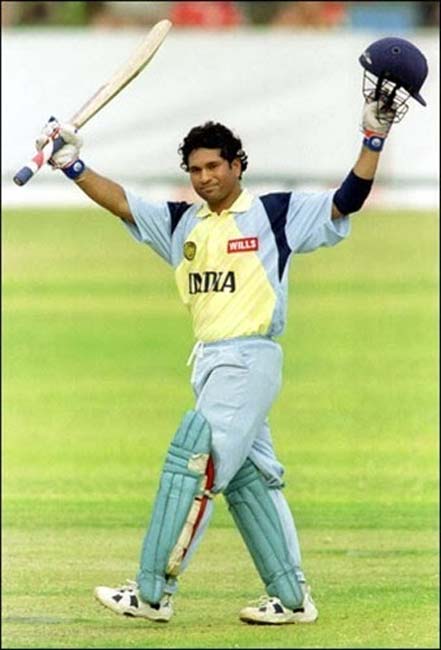 ১৯৯৭ – নতুন জার্সিতে এই বছরই ক্রিকেটবিশ্ব দেখেছিল শারজায় সচিনের সেই মরুঝড়।