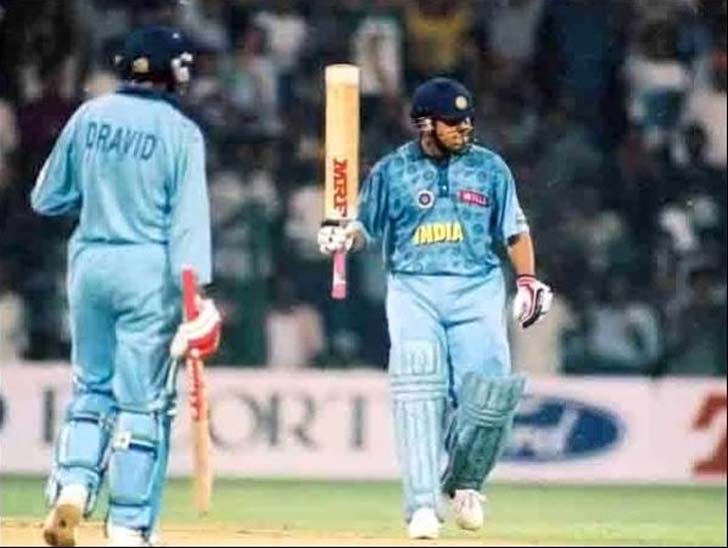 ১৯৯৮ – এই বছর চার বার বদল হয়েছিল ভারতীয় ক্রিকেট দলের জার্সিতে।