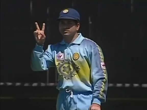 ১৯৯৯ – বিশ্বকাপের পরে ফের এক বার পরিবর্তন হয় জার্সির।